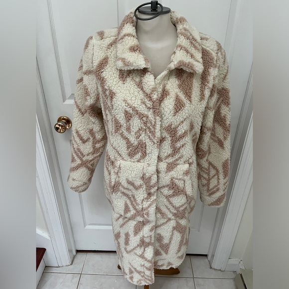 NWOT Liv Outdoor Sherpa coat size medium - Picture 2 of 10